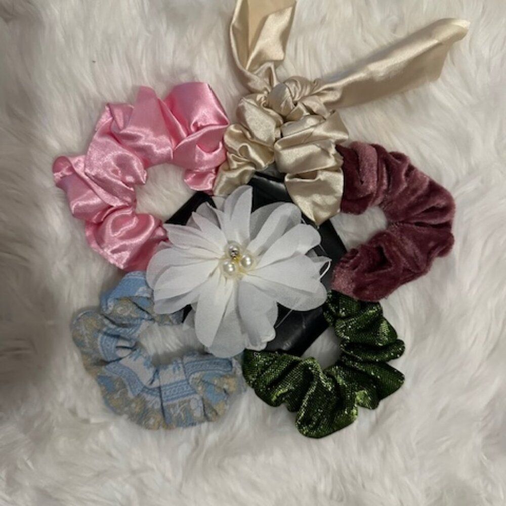 Bundle (6)  Scrunchie  ISC8135 - WOMEN'S  Handmade NWT Boutique